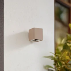 Aplique LED para exterior Lucande «Aaron», beige, IP54, luz hacia arriba/hacia