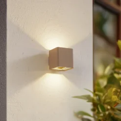 Aplique LED para exterior Lucande «Aaron», beige, IP54, luz hacia arriba/hacia