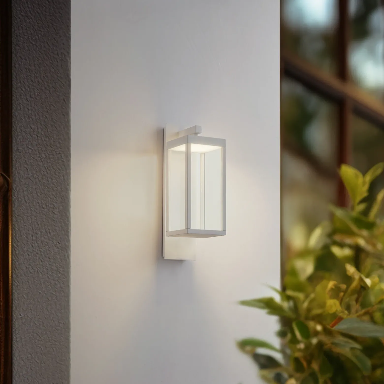 Aplique LED para exterior Lucande «Ferdinand», blanca, de metal, 38 cm