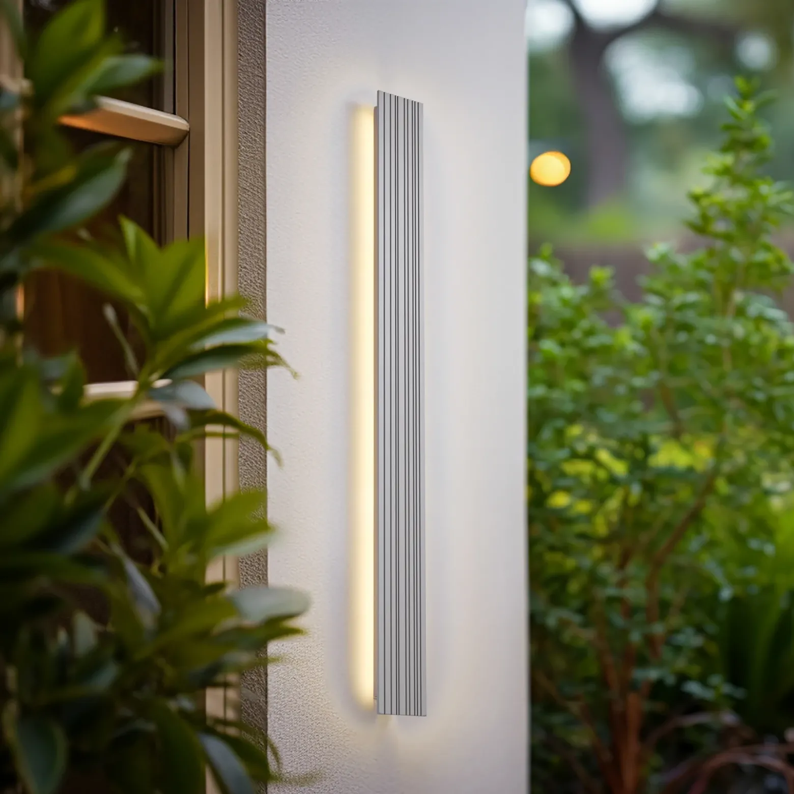 Aplique LED para exterior Lucande Melira, 100 cm de largo, gris claro