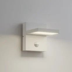 Aplique LED para exterior Lucande Silvan, blanca, con sensor, IP54, 16 cm