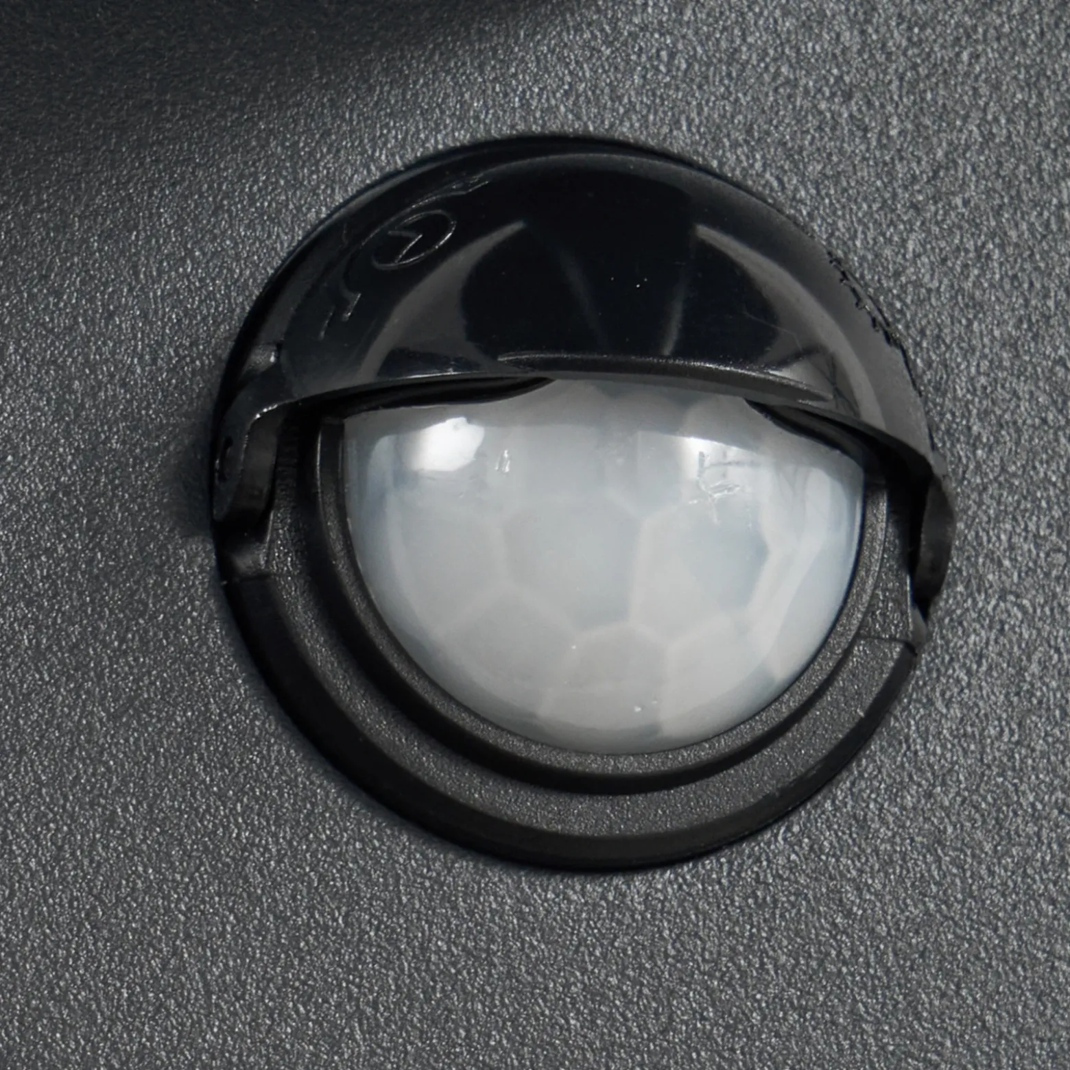 Aplique LED para exterior Lucande Montaro, color antracita, IP54 con sensor