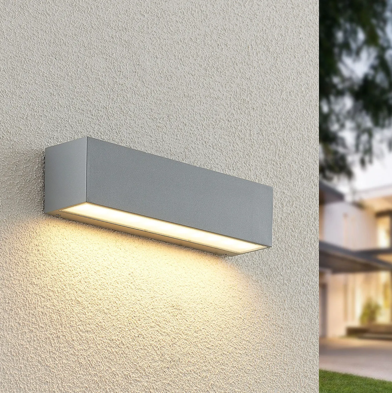 Aplique LED para exterior Lucande Lengo, 25 cm, plateada, luz hacia abajo,