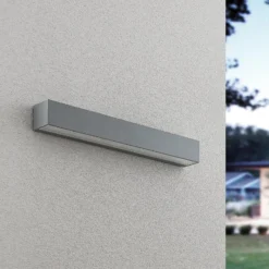 Aplique LED para exterior Lucande Lengo, 50 cm, plateada, hacia abajo, 3000 K