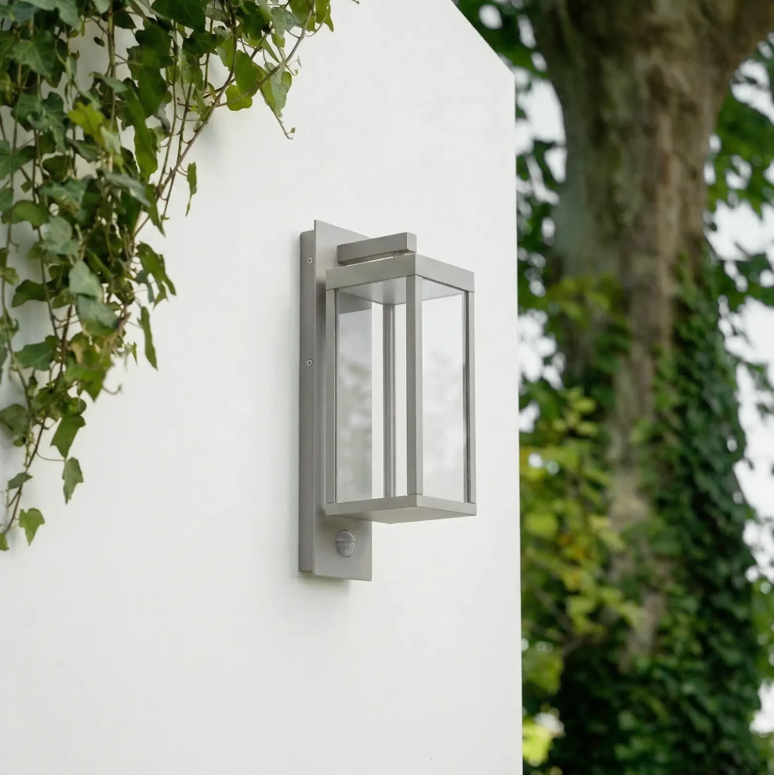 Aplique LED para exterior Lucande Ferdinand, gris piedra, con sensor