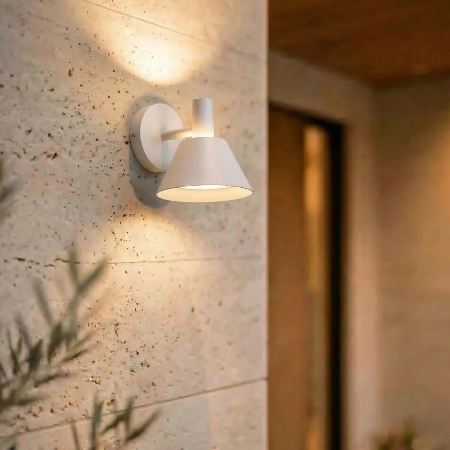 Aplique LED para exterior Lucande Tabena, blanco mate, IP44, CCT