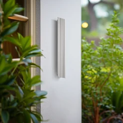 Aplique LED para exterior Lucande Melira, 60 cm de largo, gris claro