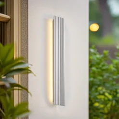 Aplique LED para exterior Lucande Melira, 60 cm de largo, gris claro
