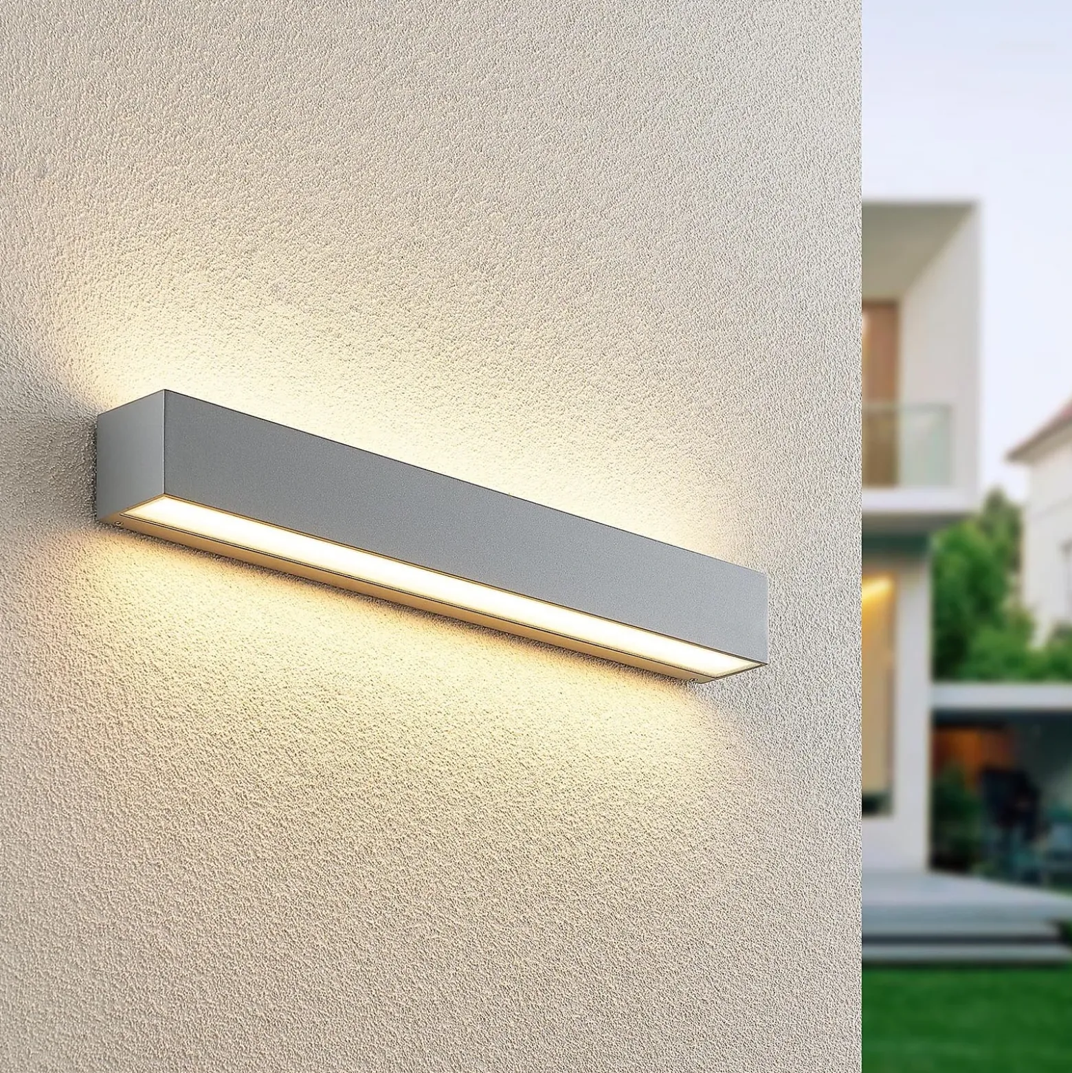 Aplique LED para exterior Lucande Lengo, 50 cm, plateada, luz hacia arriba y