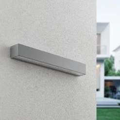 Aplique LED para exterior Lucande Lengo, 50 cm, plateada, luz hacia arriba y