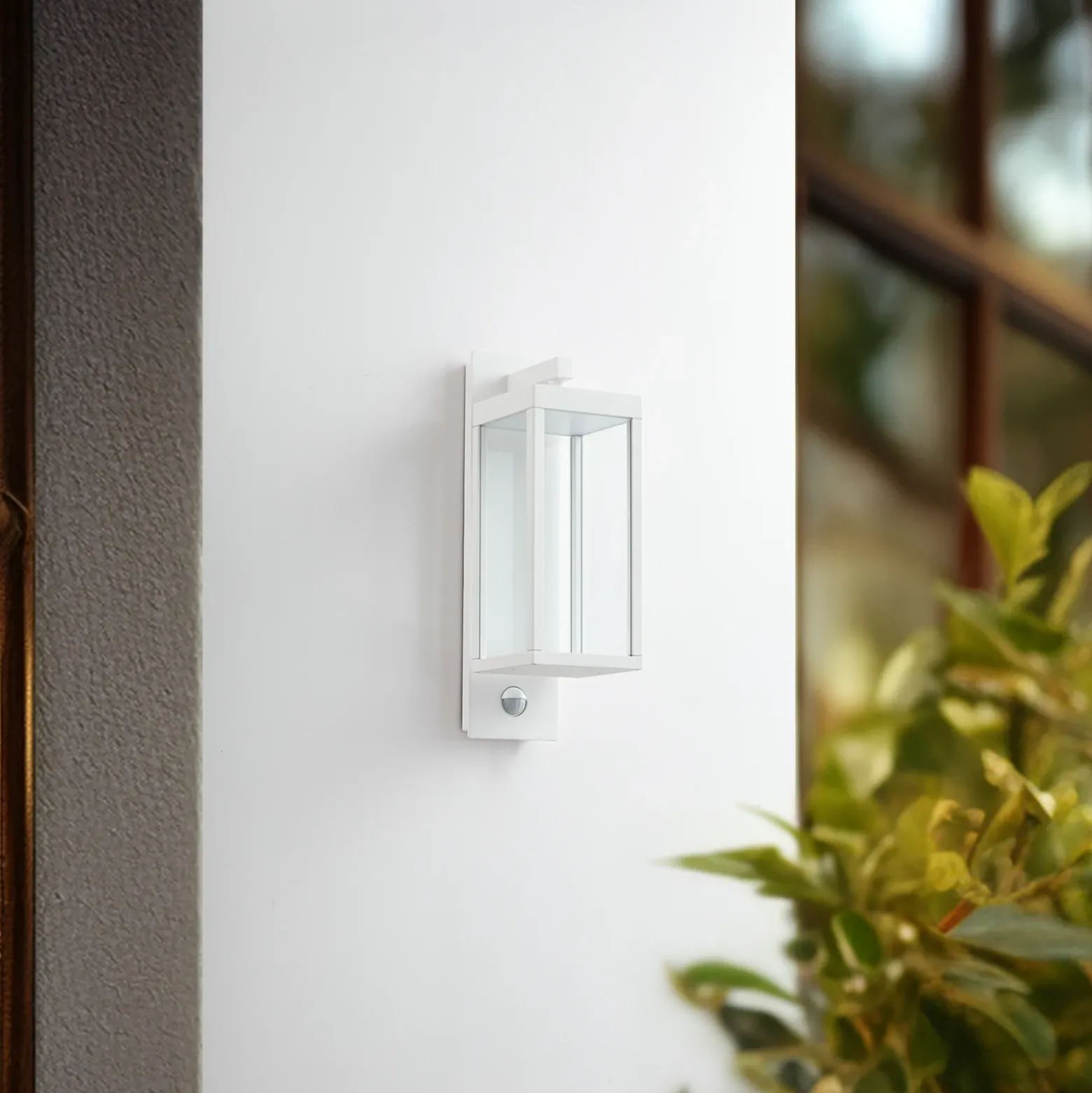 Aplique LED para exterior Lucande «Ferdinand», blanca, con sensor, 38 cm