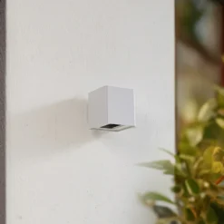 Aplique LED para exterior Lucande «Aaron», blanco, IP54, luz hacia arriba/hacia