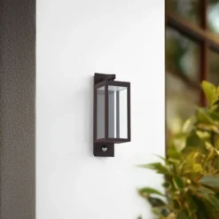 Aplique LED para exterior Lucande «Ferdinand», color óxido, con sensor, IP54