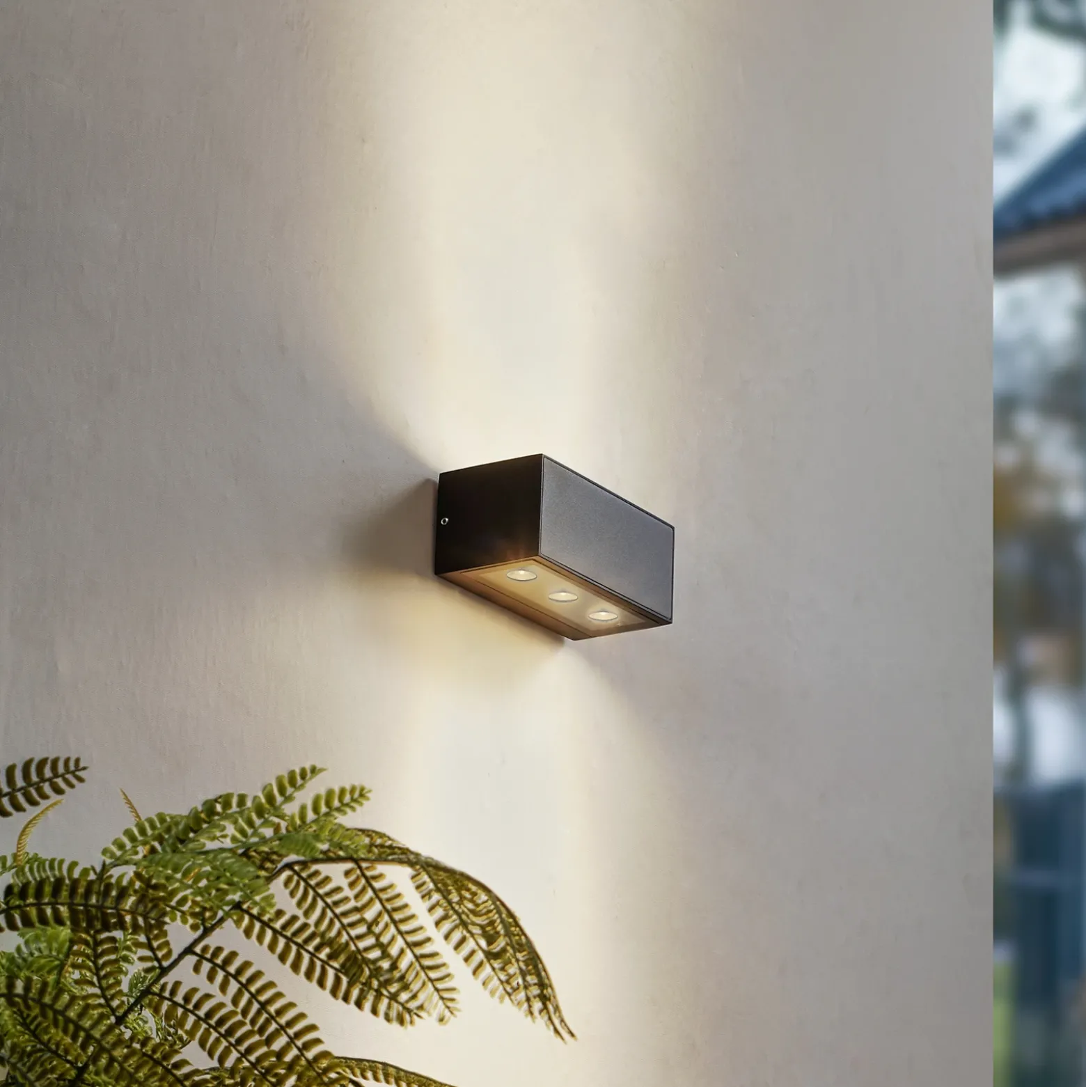 Aplique LED para exterior Lucande Selim, longitud 15,3 cm, negro