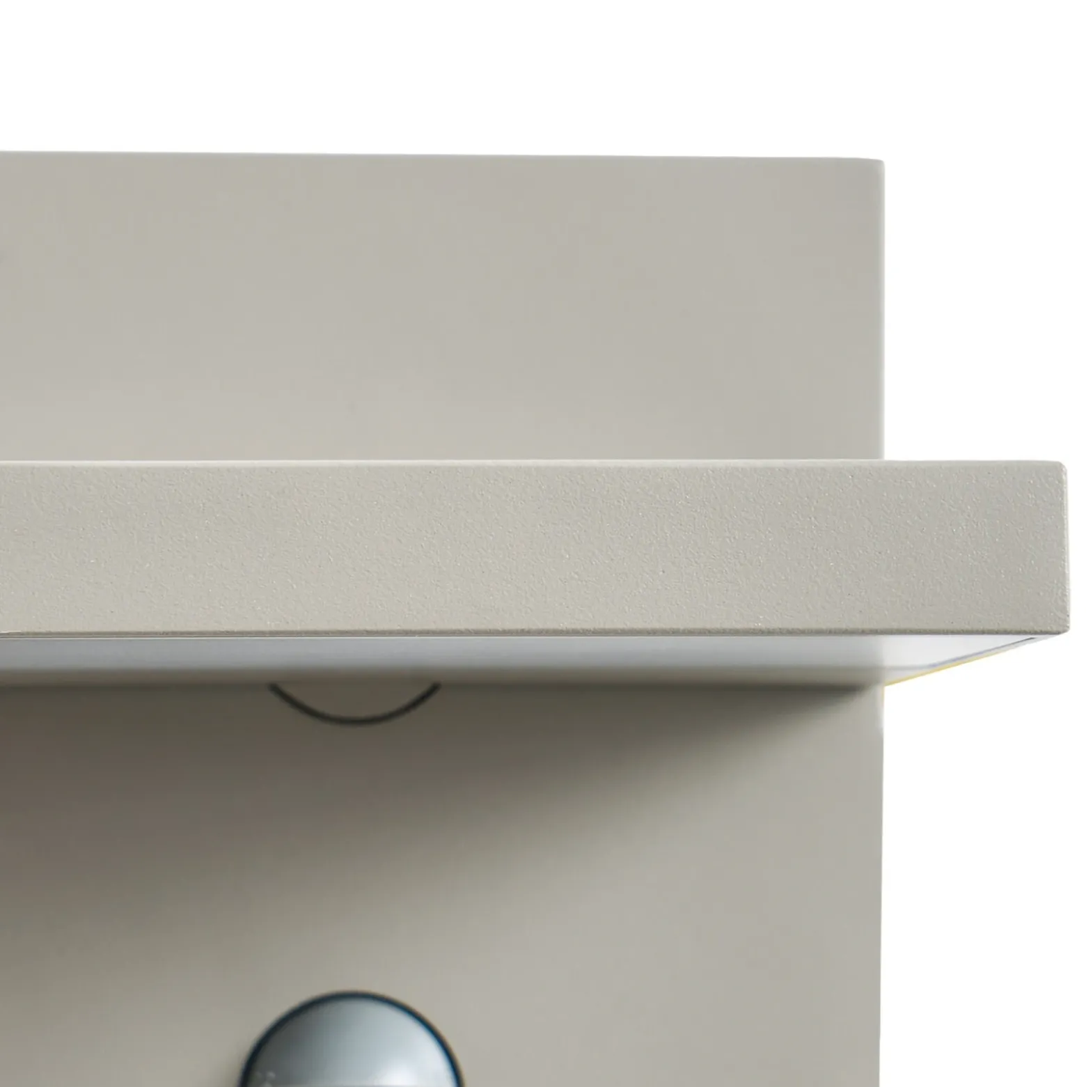 Aplique LED para exterior Lucande Silvan, gris piedra, con sensor, IP54