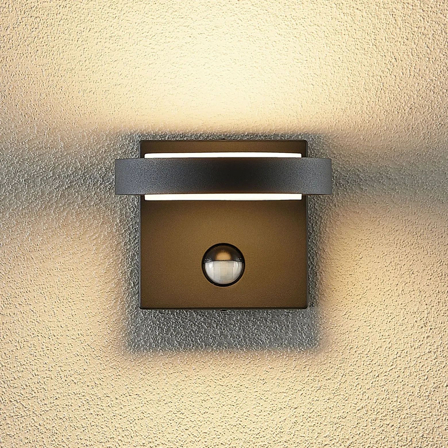 Aplique LED para exterior Lucande Belna, metal, sensor, IP54