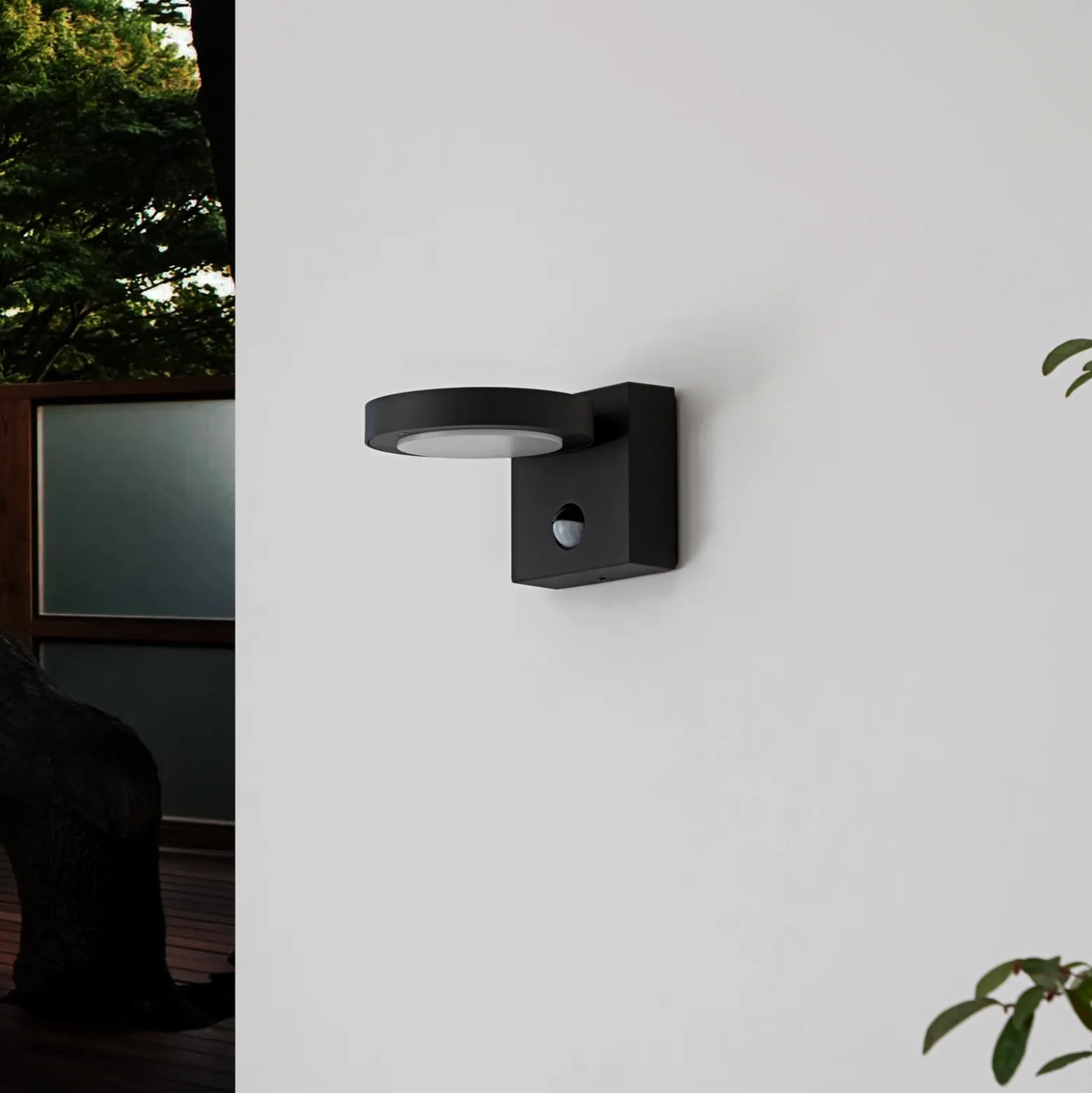 Aplique LED para exterior Lucande Belna, metal, sensor, IP54