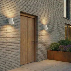 Aplique LED para exterior Lucande Elune, gris claro, IP44, luz hacia