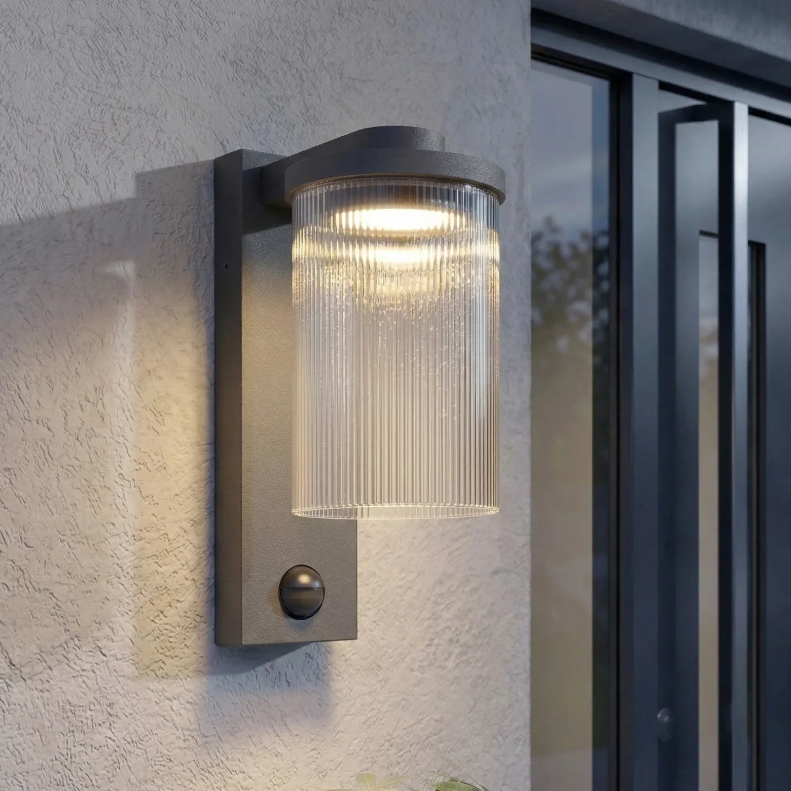 Aplique LED para exterior Lucande Beelia Sensor antracita estriada