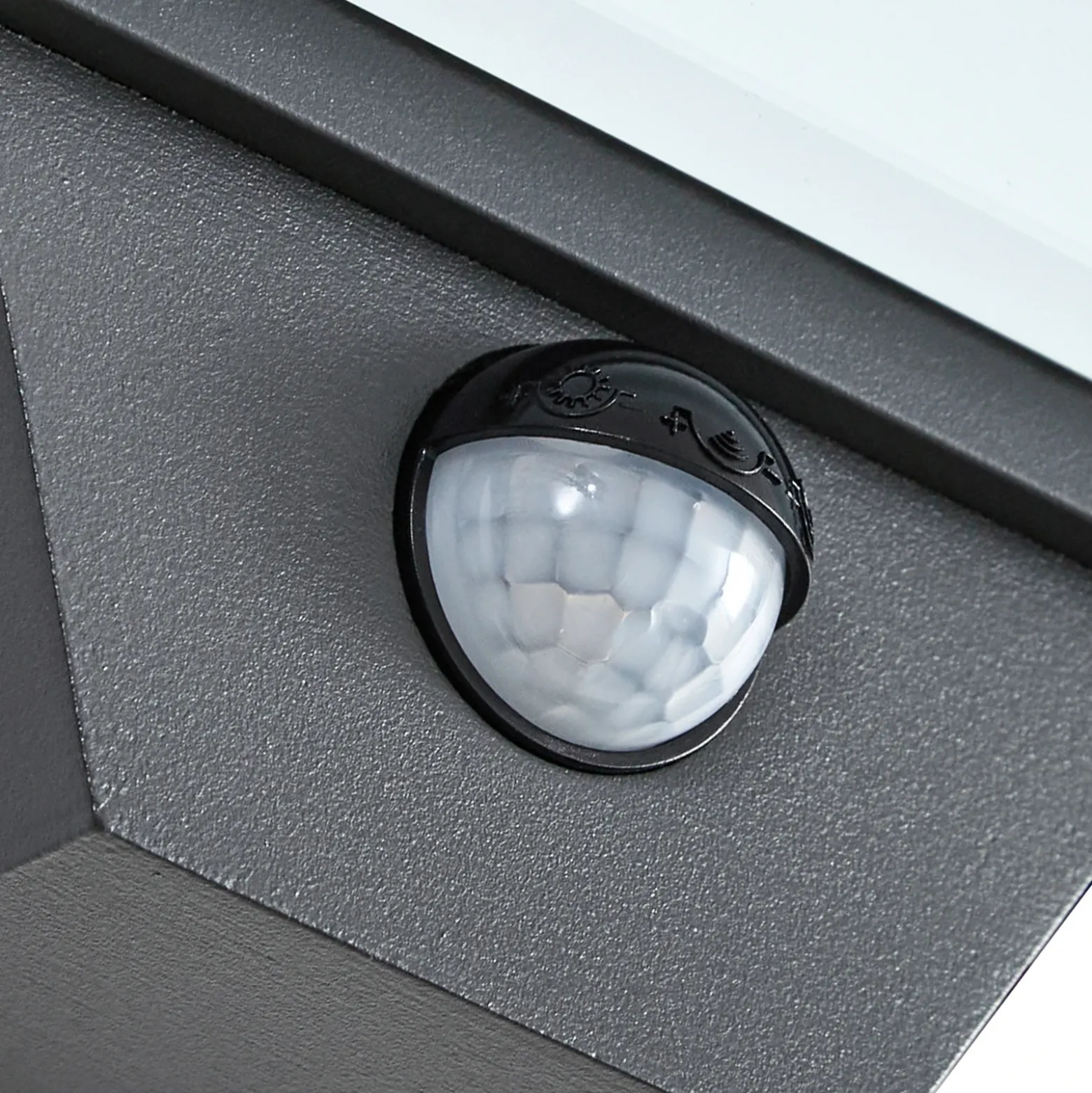 Aplique LED para exterior Lucande Melira, sensor, antracita, IP65