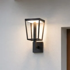 Aplique LED para exterior Lynx de Lucande, 35,5 cm, negro, IP44