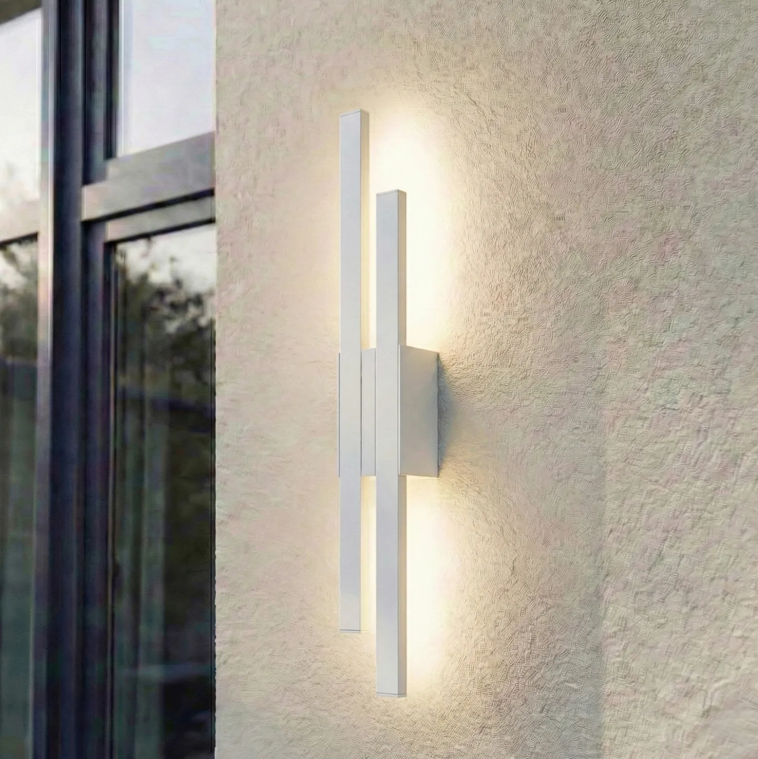 Aplique LED para exterior Sakari de Lindby, blanco, aluminio, altura 59 cm