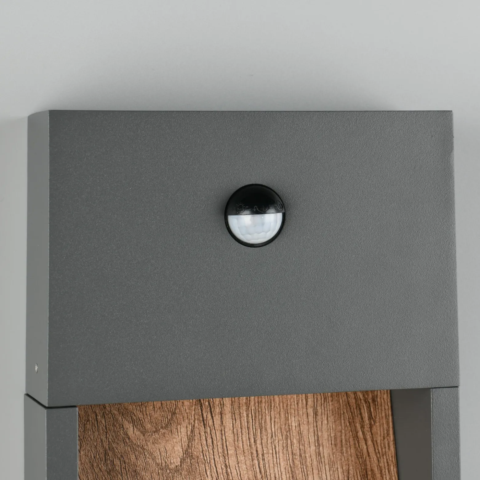 Aplique LED para exterior SALMON, aspecto de madera, altura 33 cm, IP44