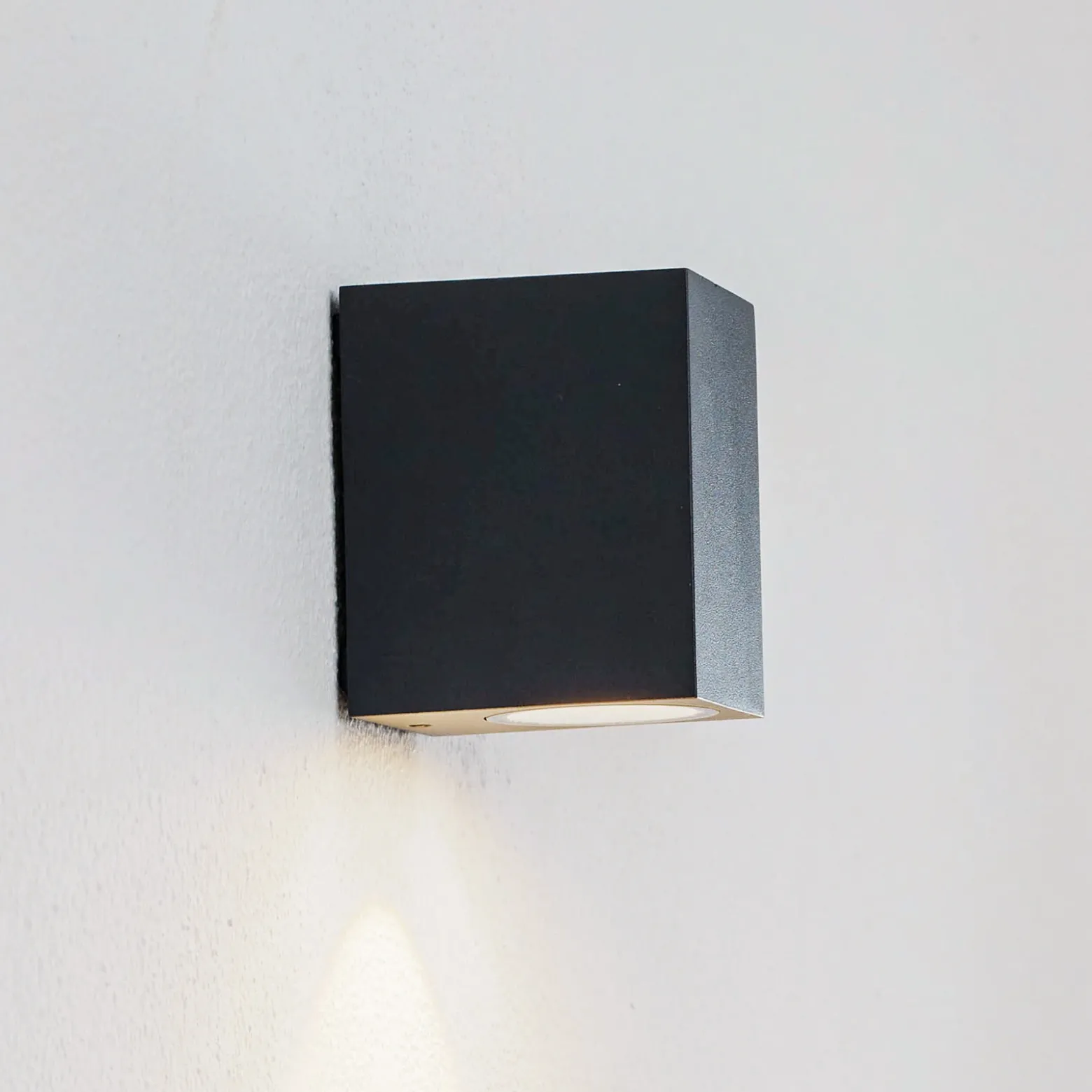 Aplique LED para exterior Tavi de Lucande, antracita, 9,5 cm, IP54