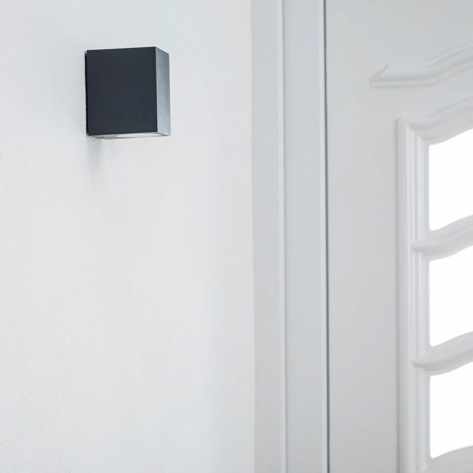 Aplique LED para exterior Tavi de Lucande, antracita, 9,5 cm, IP54