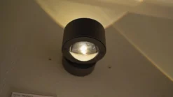 Aplique LED para exterior Treviolo, negro, saliente de 12 cm, con 2 luces.