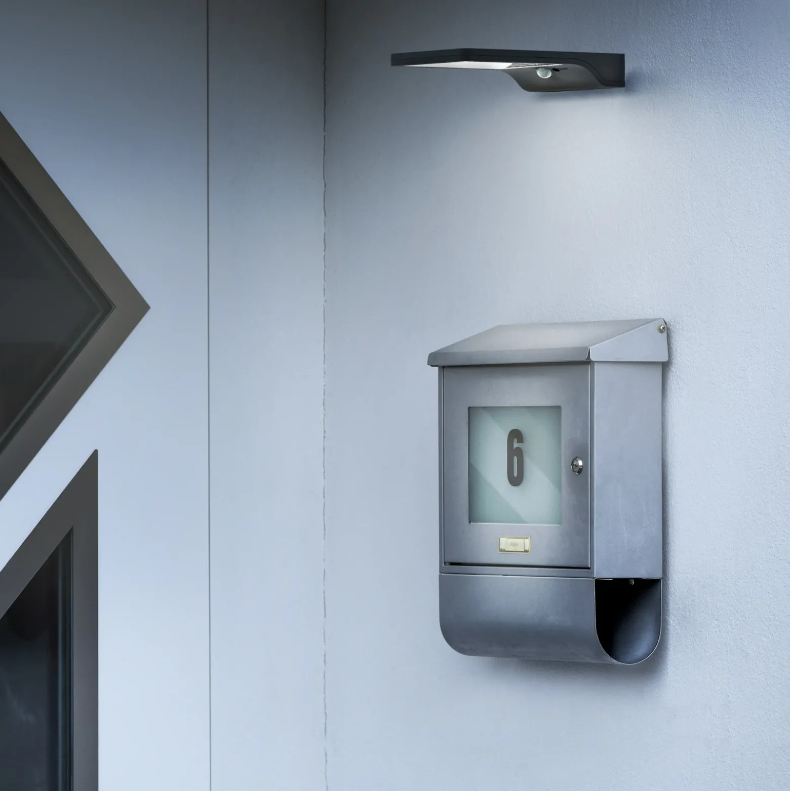Aplique LED solar para exterior DOORLED de OSRAM, plateada, sensor IP44