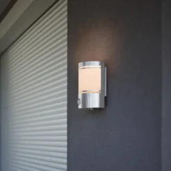 Aplique para exterior Cerno, detector de movimiento, acero inoxidable