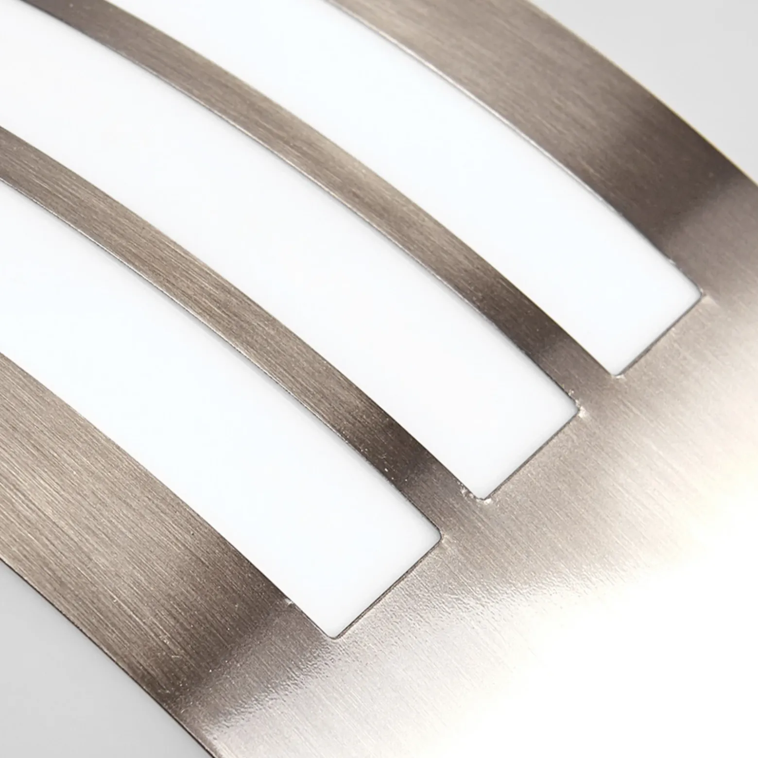 Aplique para exterior Lindby Raja, 25 cm de ancho, tira, IP44, E27