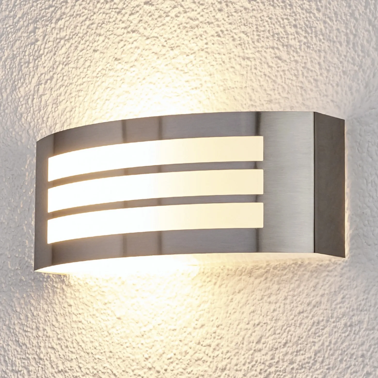 Aplique para exterior Lindby Raja, 25 cm de ancho, tira, IP44, E27