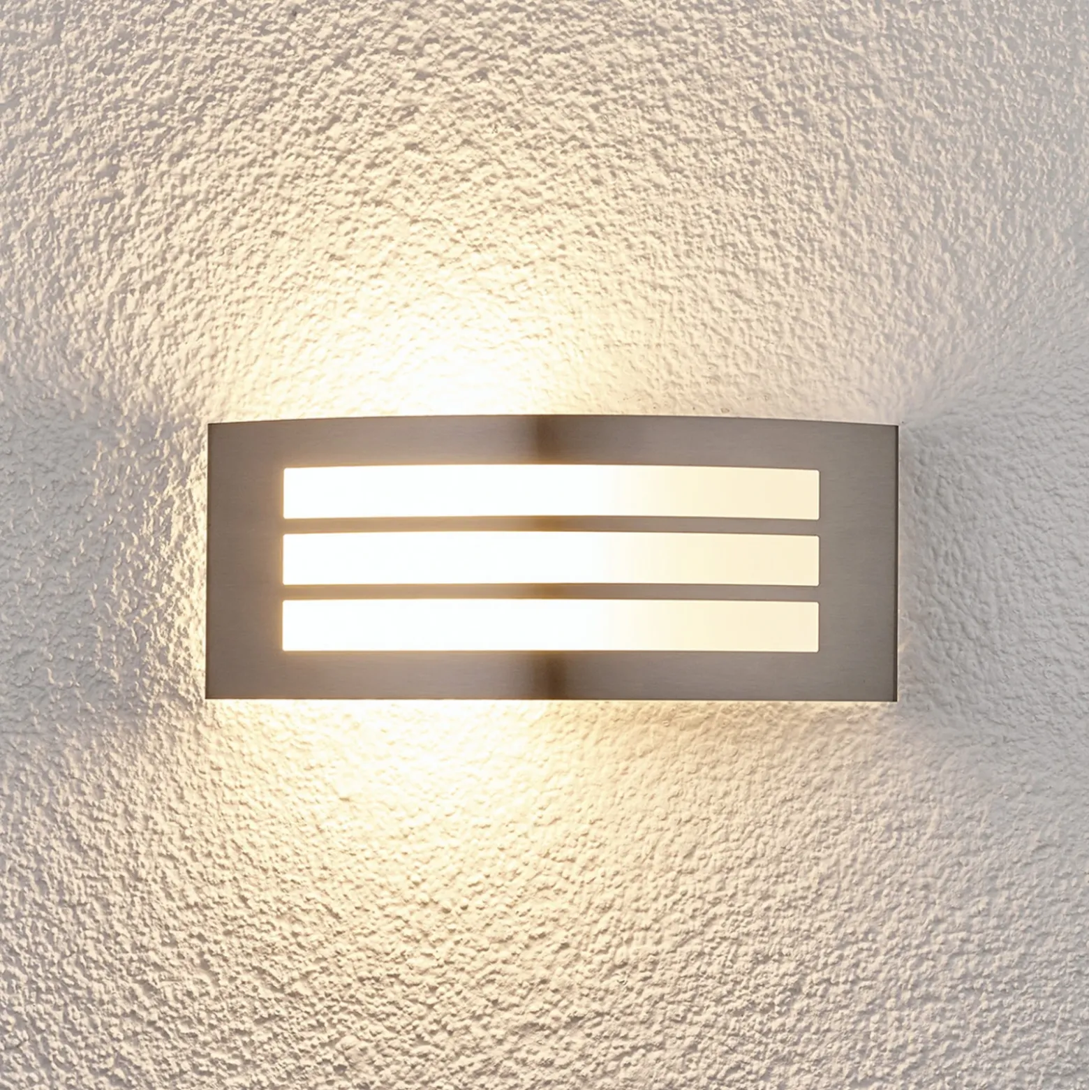 Aplique para exterior Lindby Raja, 25 cm de ancho, tira, IP44, E27
