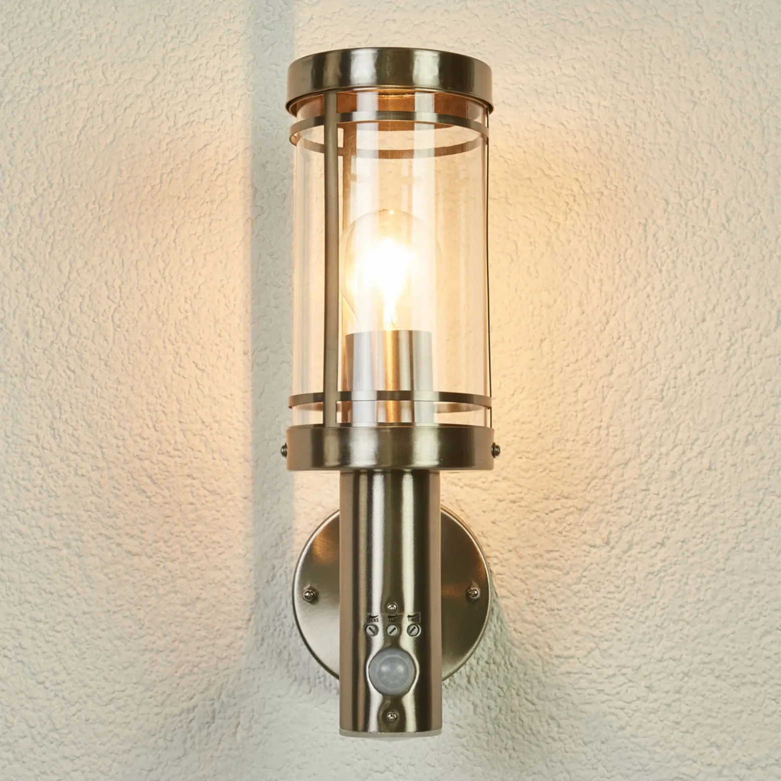 Aplique para exterior Lindby Djori, sensor, color aluminio, E27