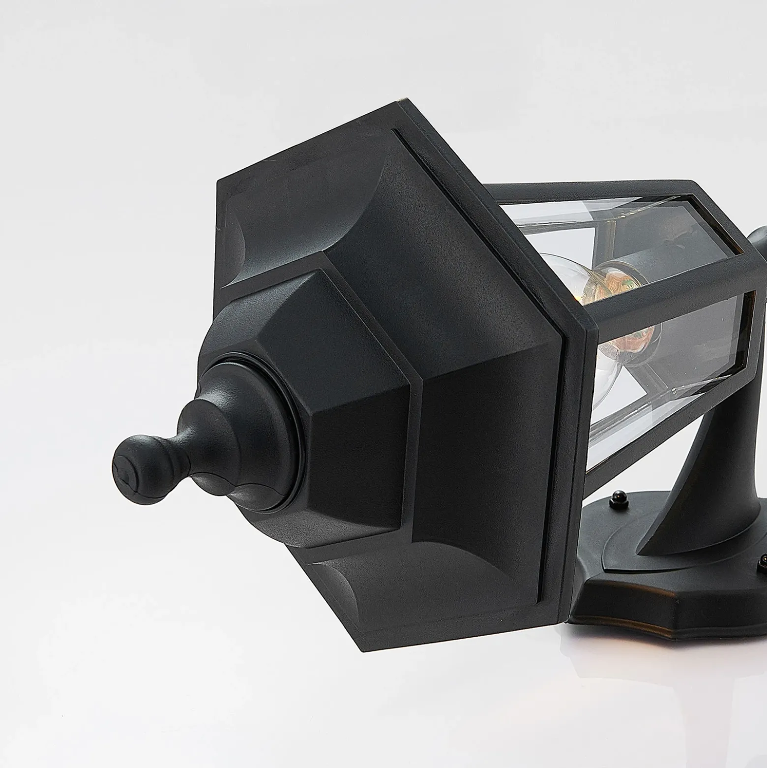 Aplique para exterior Lindby Nane, farol, resistente al agua salada, E27