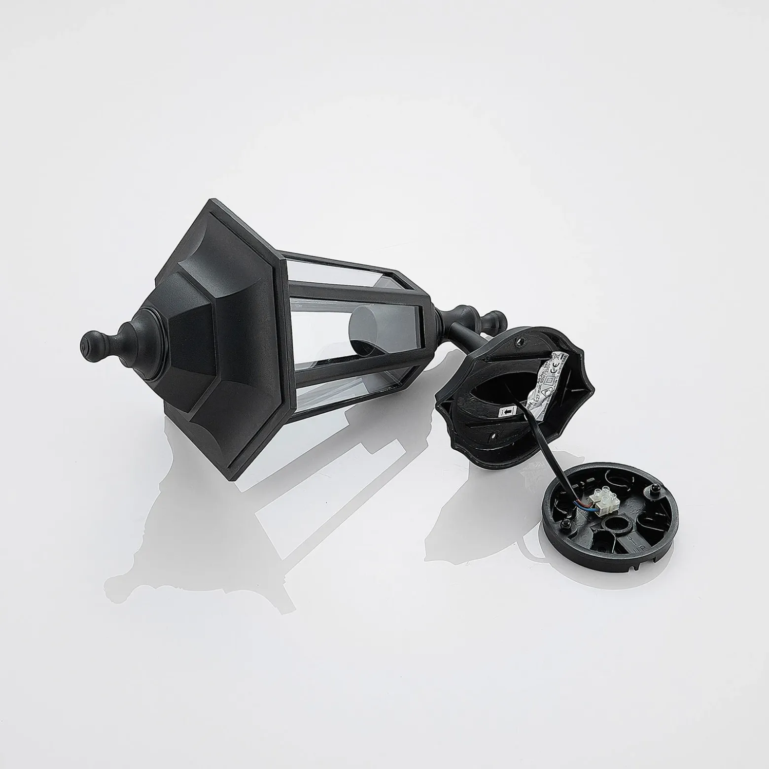 Aplique para exterior Lindby Nane, farol, resistente al agua salada, E27