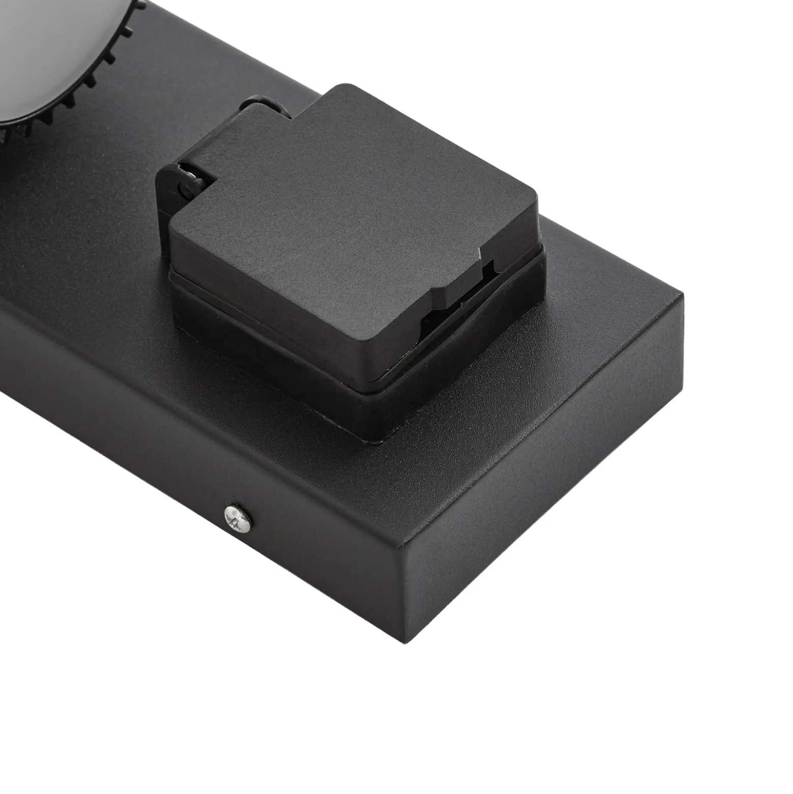 Aplique para exterior Lindby Enerio, negro, con toma de corriente, GU10, IP44