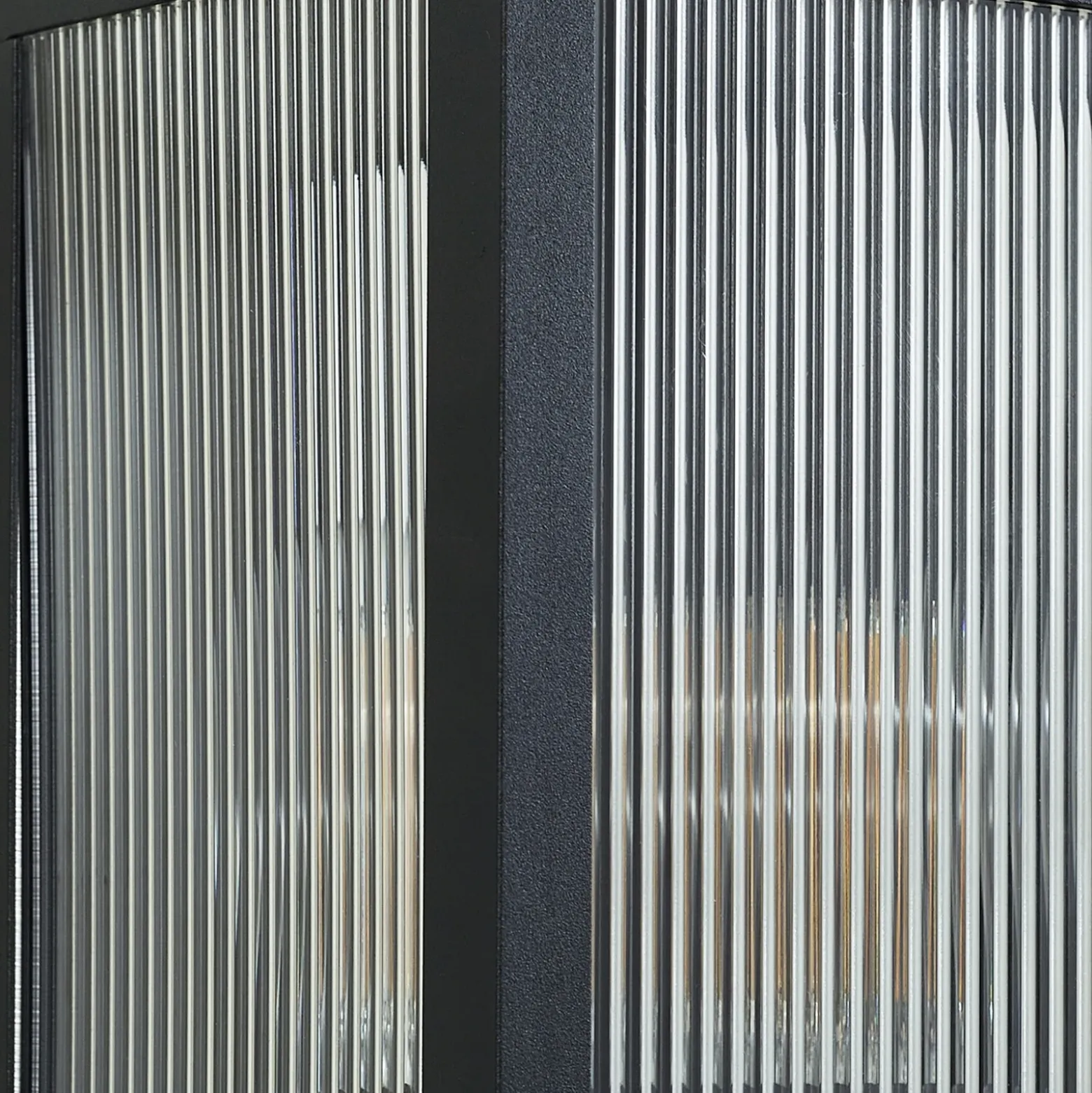 Aplique para exterior Lindby Peldar, antracita/estriada, 26 cm