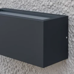 Aplique para exterior Lucande Bente, color antracita, 25 cm de ancho, IP54