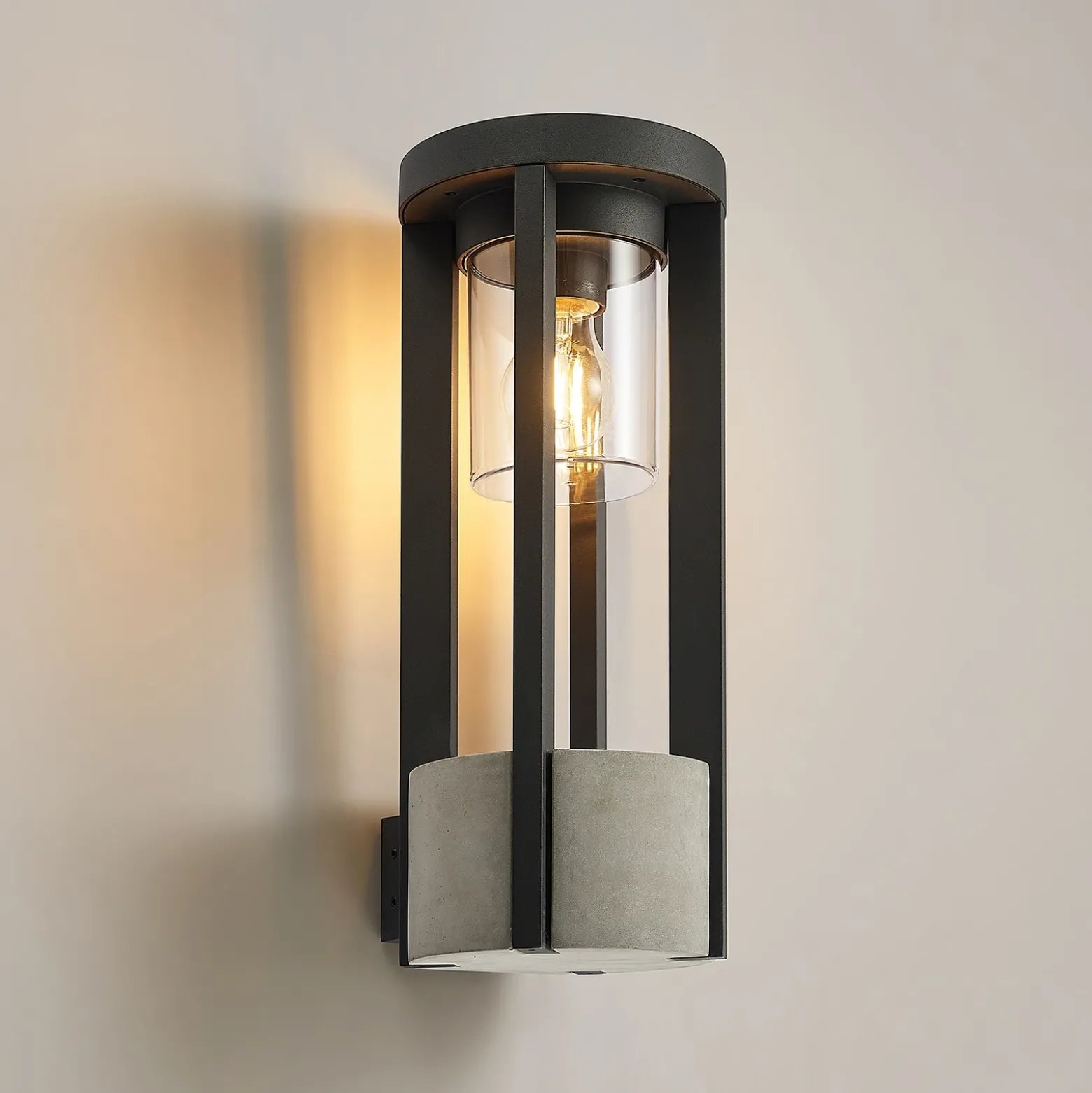 Aplique para exterior Lucande Overa, gris, metal, 42 cm, IP44, E27