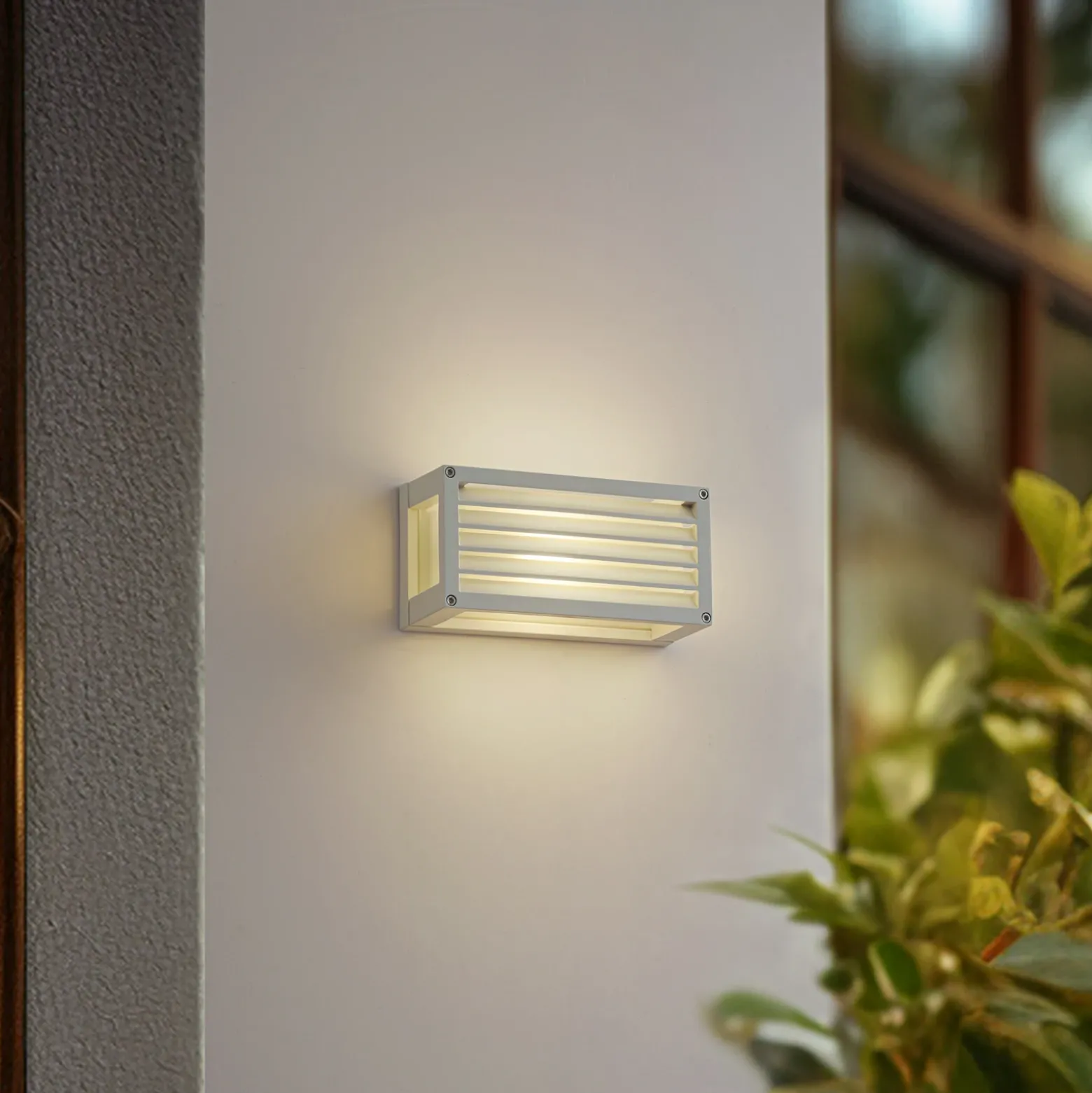 Aplique para exterior Lucande Aurelien, blanco, 12 cm, con tiras