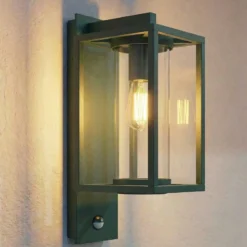 Aplique para exterior Lucande Ferda, portalámpara en la parte inferior, verde
