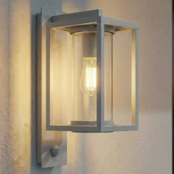 Aplique para exterior Lucande Ferda, con sensor, con la portalámpara hacia