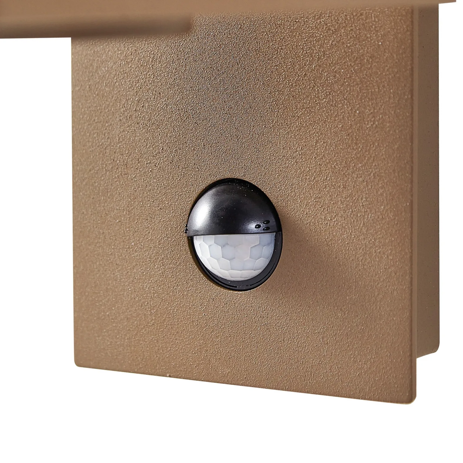 Aplique para exterior Lucande Ferda, sensor, portalámpara inferior, marrón