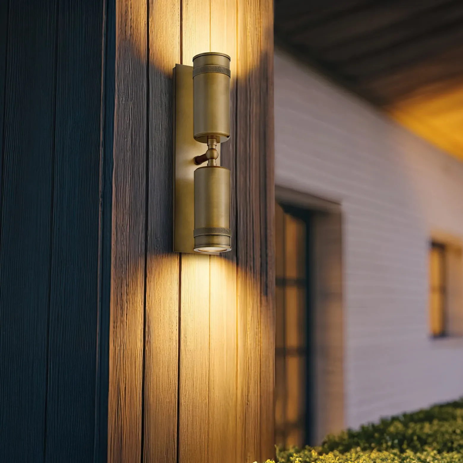 Aplique para exterior Pratt, latón envejecido, 48 cm, 2 luces, IP44, GU10-LED