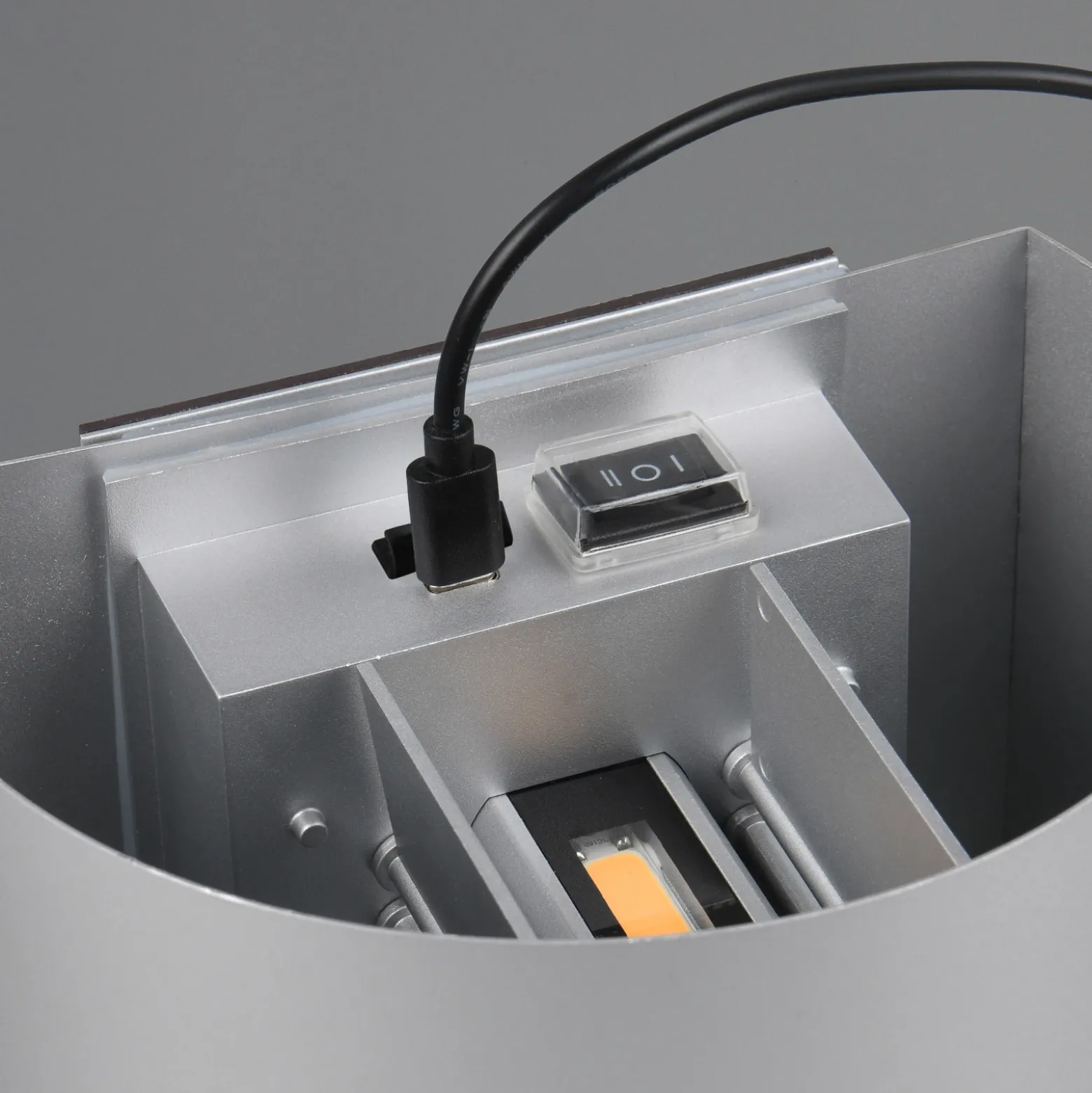 Aplique para exterior recargable LED Talent, color titanio, anchura 16 cm