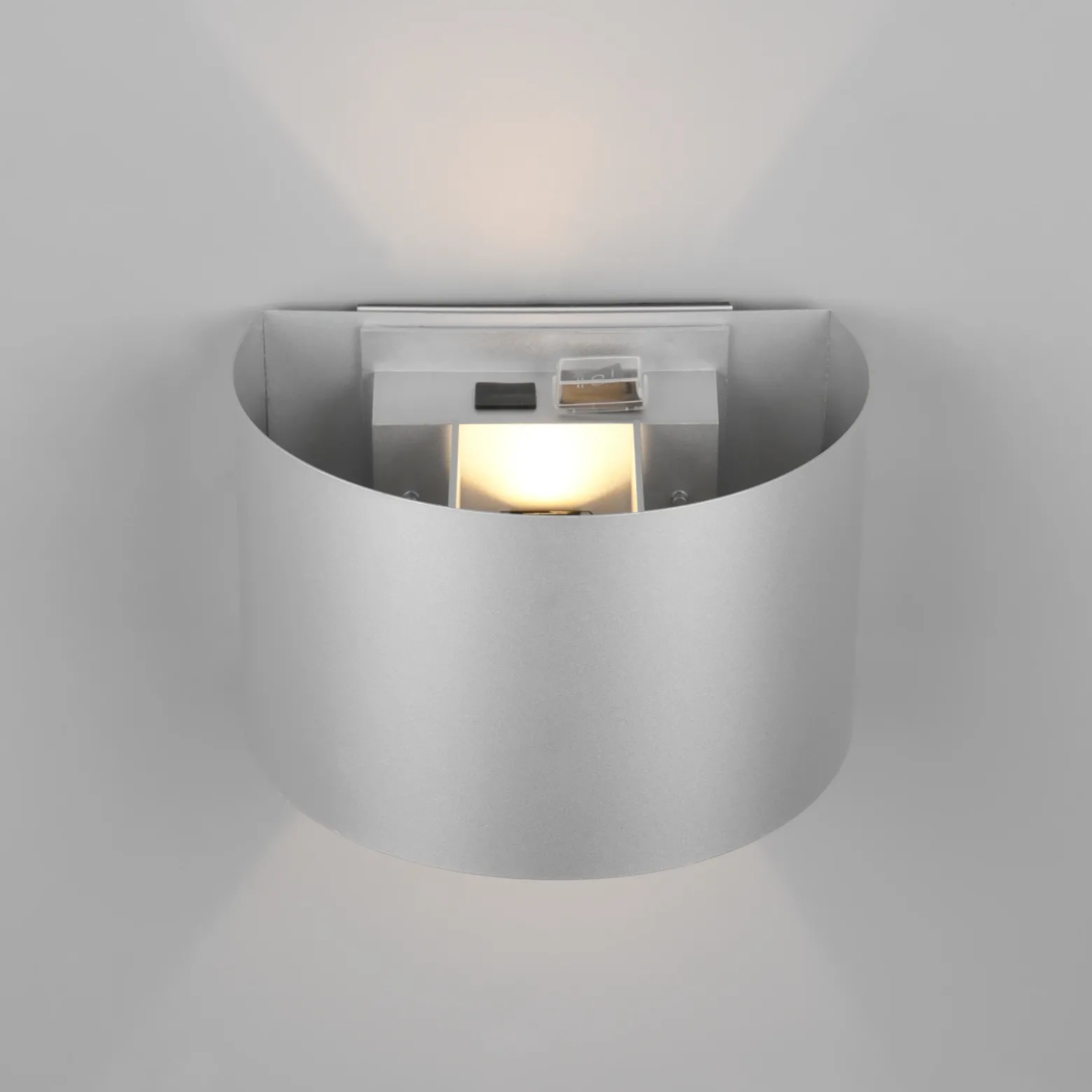 Aplique para exterior recargable LED Talent, color titanio, anchura 16 cm