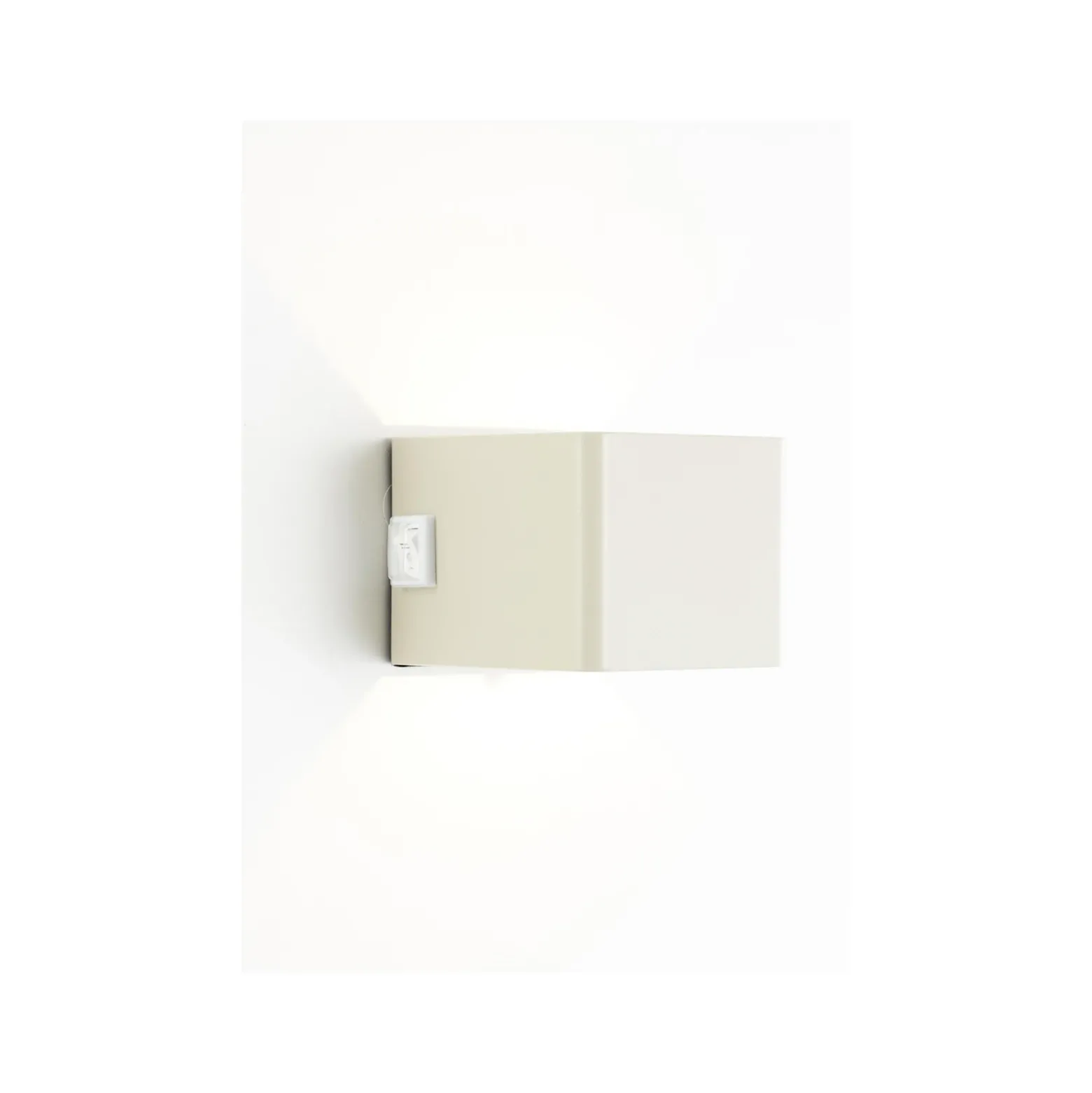 Aplique para exterior recargable LED Iseo, beige, ancho 10 cm, sensor